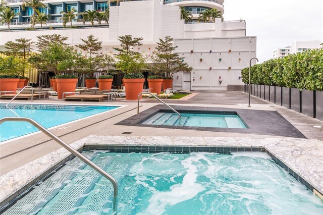 1300 S Miami Ave Unit 2305, Miami, FL 33130 - community pool with a community hot tub and a patio