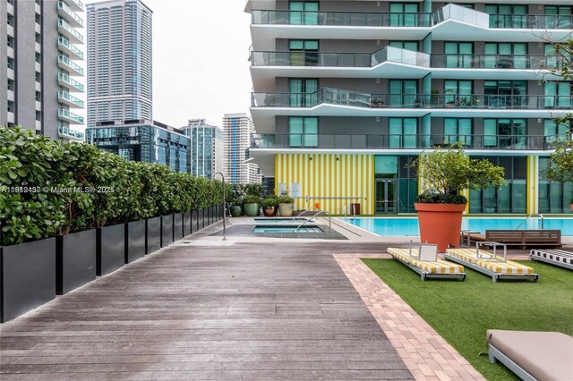 1300 S Miami Ave Unit 2305, Miami, FL 33130 - community pool featuring a view of city and a hot tub