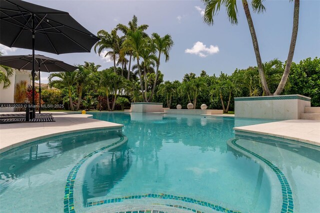 9532 SW 124th Ter, Miami, FL 33176 - outdoor pool with a patio area