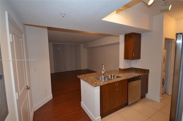 400 N Federal Hwy Unit 302S, Boynton Beach, FL 33435 - kitchen with stainless steel appliances, a sink, a peninsula, and baseboards