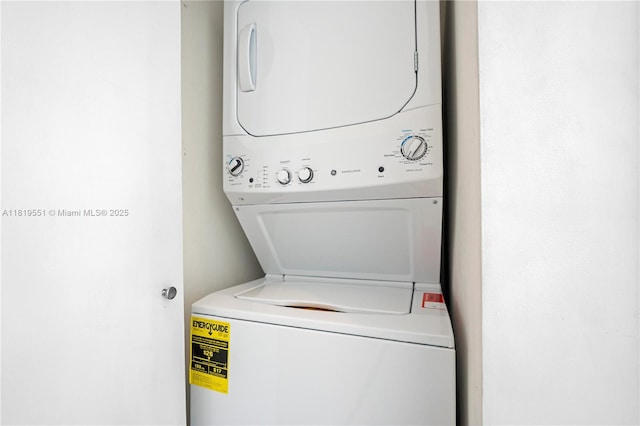 485 Brickell Ave Unit 4004, Miami, FL 33131 - laundry area featuring stacked washer and clothes dryer