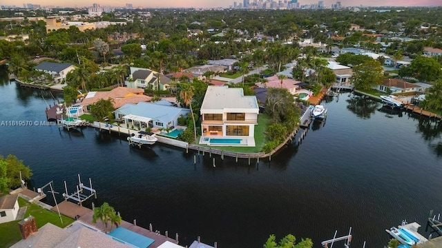 2033 NE 22nd St, Wilton Manors, FL 33305 - view of urban area featuring a large body of water and nearby suburban area