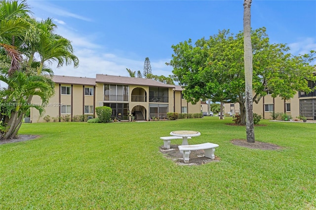 311 Pine Ridge Cir Unit C-2, Green Acres, FL 33463 - view of green lawn