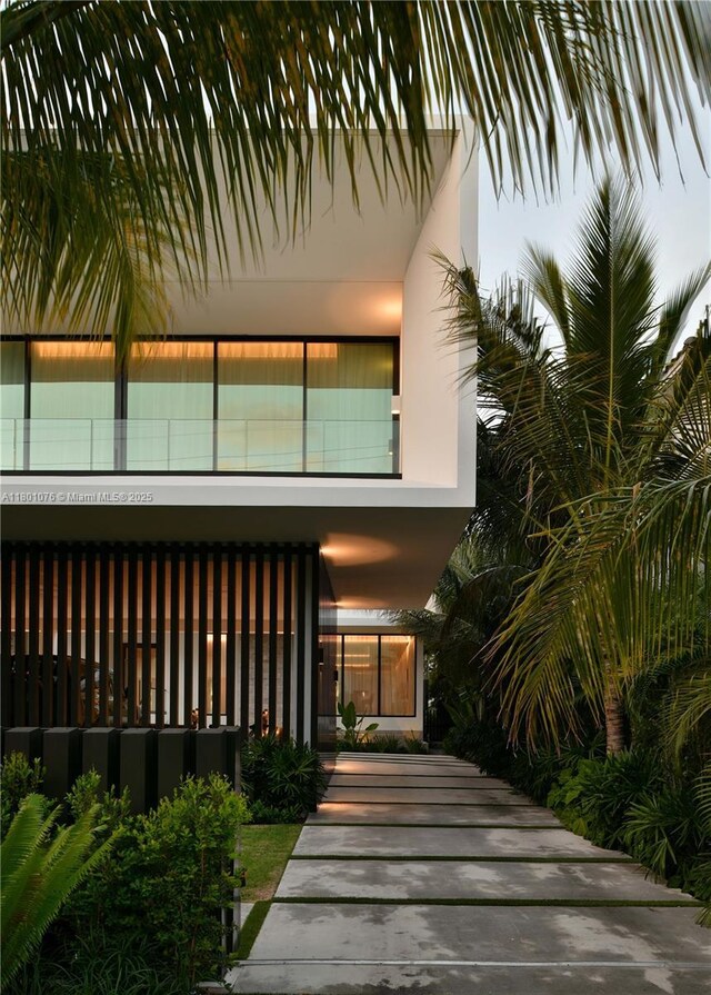 375 N Hibiscus Dr, Miami Beach, FL 33139 - doorway to property