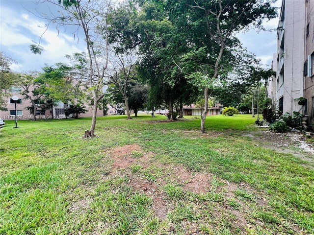 8511 NW 8th St Unit 103, Miami, FL 33126 - view of yard