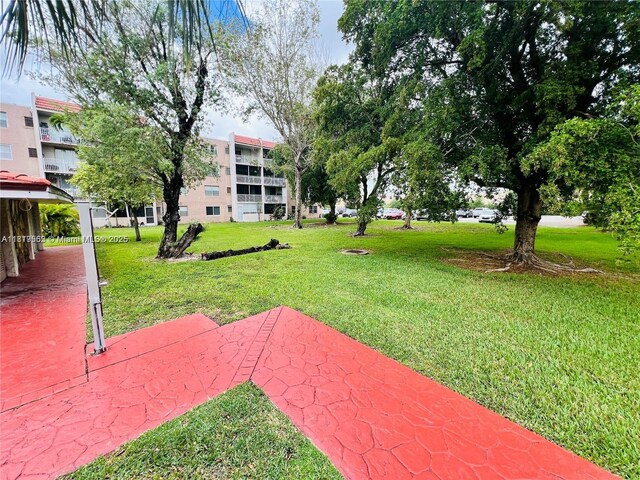 8511 NW 8th St Unit 103, Miami, FL 33126 - view of property's community with a lawn