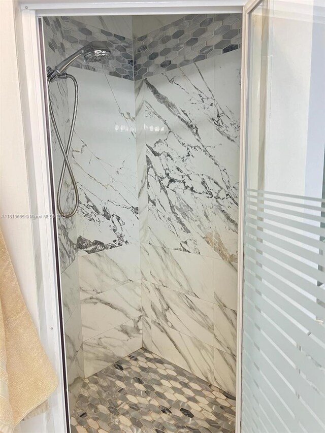1120 Papaya St, Hollywood, FL 33019 - full bath featuring a shower stall