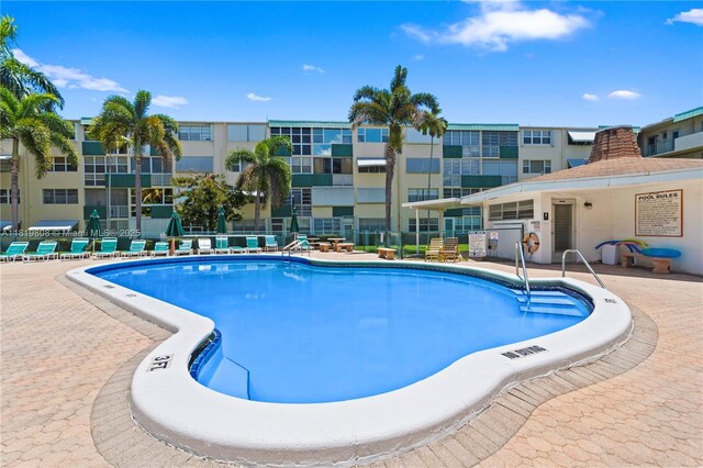 1333 E Hallandale Beach Blvd Unit 421, Hallandale Beach, FL 33009 - view of community pool