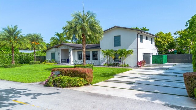 7570 SW 60th St, Miami, FL 33143 - view of front of home with stucco siding and driveway
