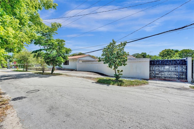 100 NW 23rd Ave, Miami, FL 33125 - view of front of home