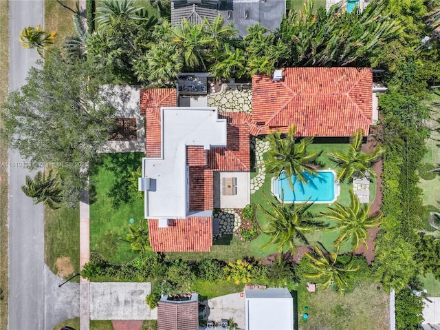 drone / aerial view of a pool