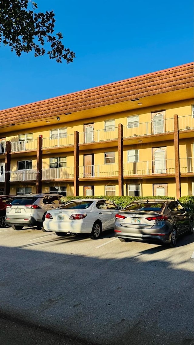 2720 N Pine Island Rd Unit 103, Sunrise, FL 33322 - view of uncovered parking lot