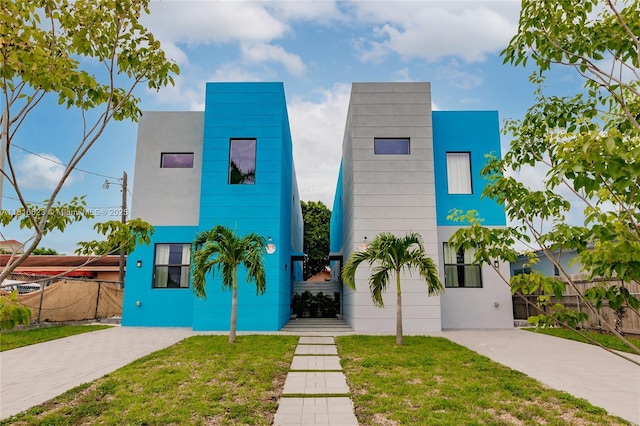 3645 SW 3rd St, Miami, FL 33135 - view of front of home featuring stucco siding and driveway