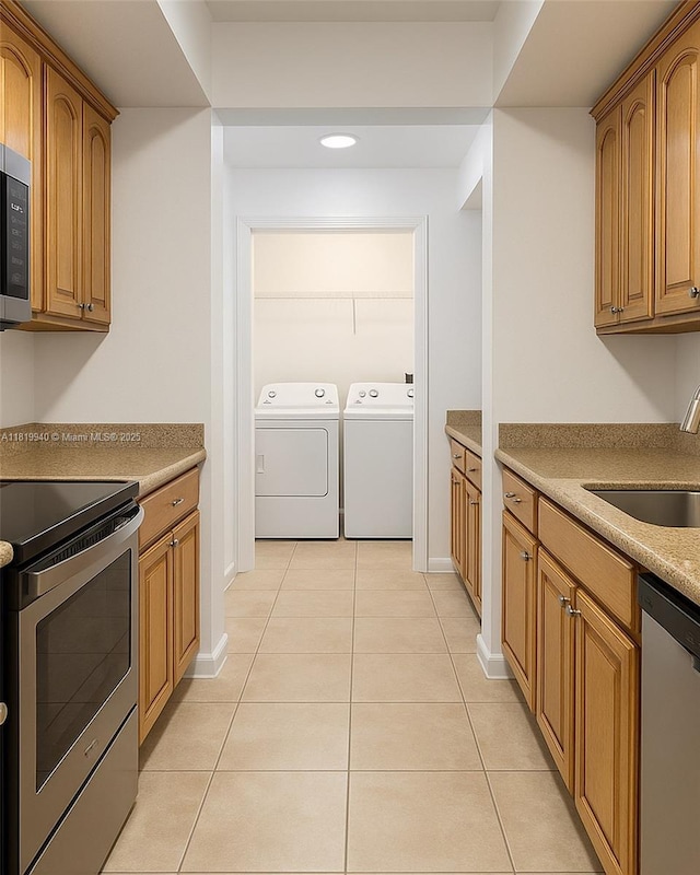 4242 NW 2nd St Unit 807, Miami, FL 33126 - kitchen featuring stainless steel appliances, washer and clothes dryer, a sink, light tile patterned floors, and recessed lighting