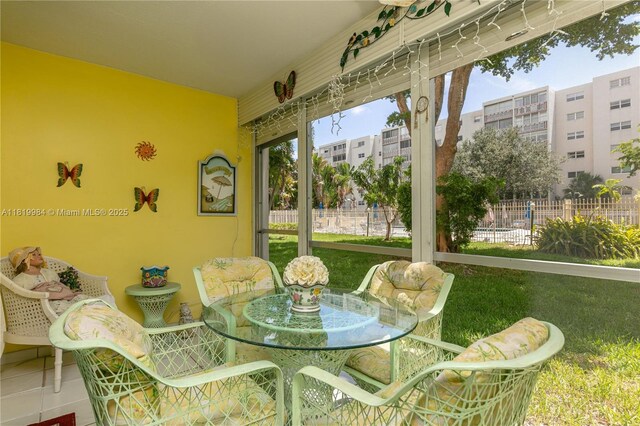 1001 NE 14th Ave Unit 107, Hallandale Beach, FL 33009 - view of sunroom / solarium