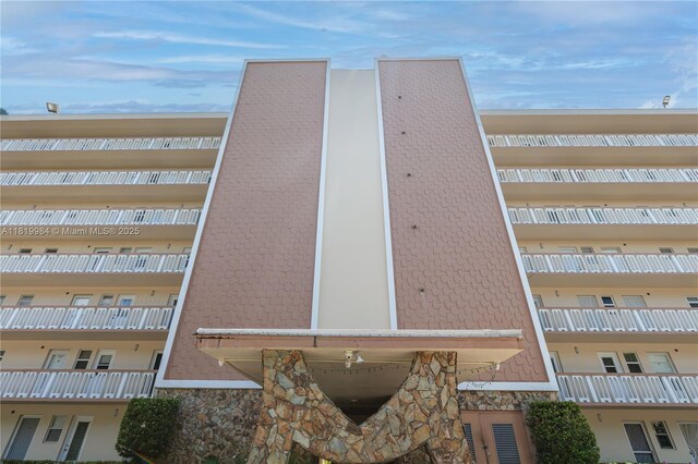 1001 NE 14th Ave Unit 107, Hallandale Beach, FL 33009 - view of apartment building / complex