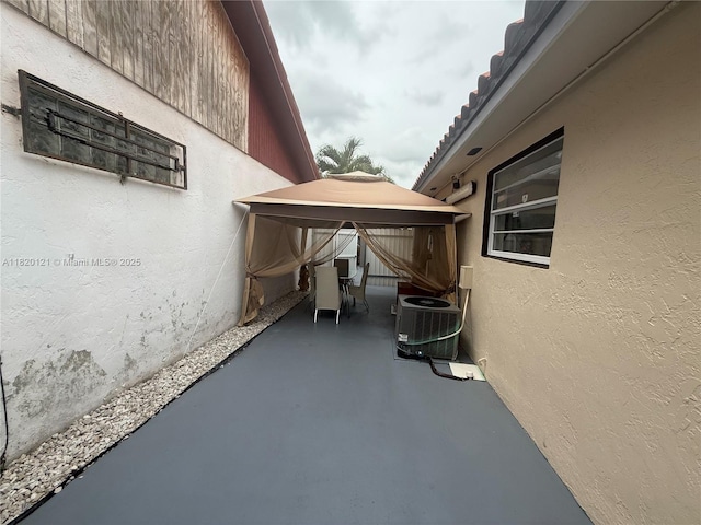 2413 W 73rd Pl, Hialeah, FL 33016 - view of patio with a gazebo