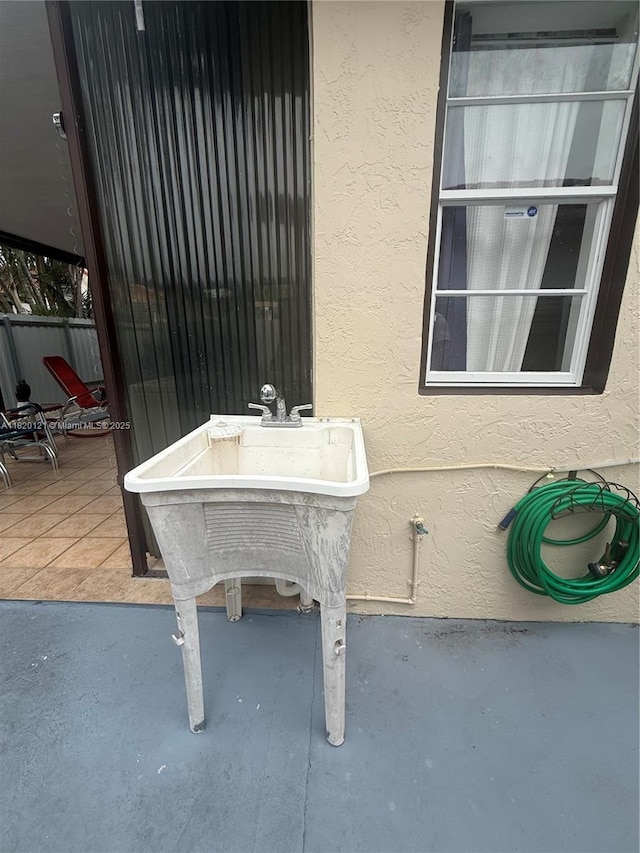 2413 W 73rd Pl, Hialeah, FL 33016 - view of patio