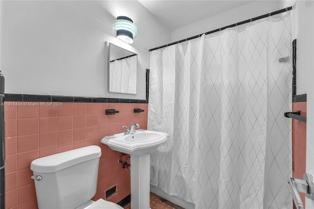 6561 SW 18th St, West Miami, FL 33155 - full bathroom with wainscoting, curtained shower, and tile walls