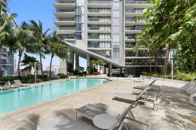 88 SW 7th St Unit 712, Miami, FL 33130 - community pool featuring a patio area