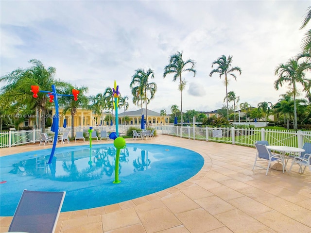2389 NE 4th St, Homestead, FL 33033 - community pool with a patio