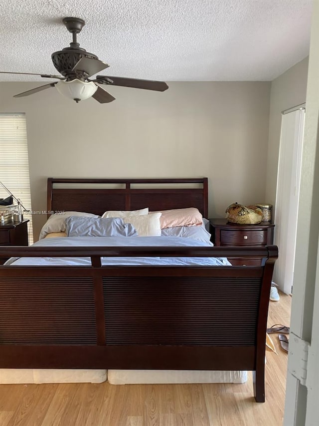 721 SE 1st Way Unit B18, Deerfield Beach, FL 33441 - bedroom with light wood-style floors, a textured ceiling, and a ceiling fan