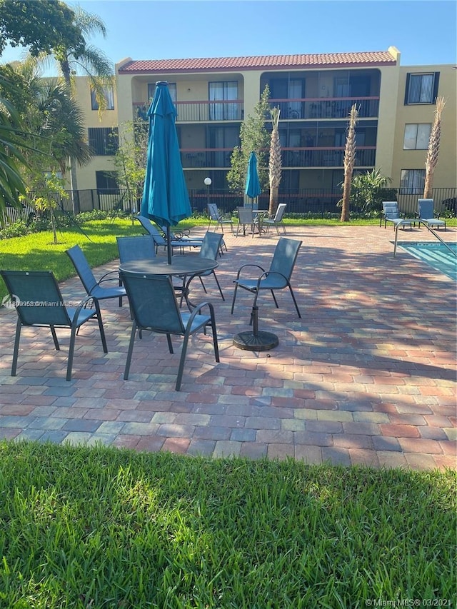 721 SE 1st Way Unit B18, Deerfield Beach, FL 33441 - view of patio