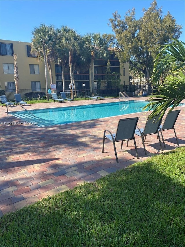 721 SE 1st Way Unit B18, Deerfield Beach, FL 33441 - community pool with a patio area