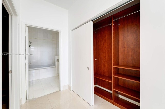 2001 Meridian Ave Unit 516, Miami Beach, FL 33139 - view of closet