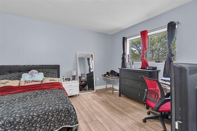 251 W Palm Cir W Unit 207, Pembroke Pines, FL 33025 - bedroom featuring a desk and light wood-style flooring