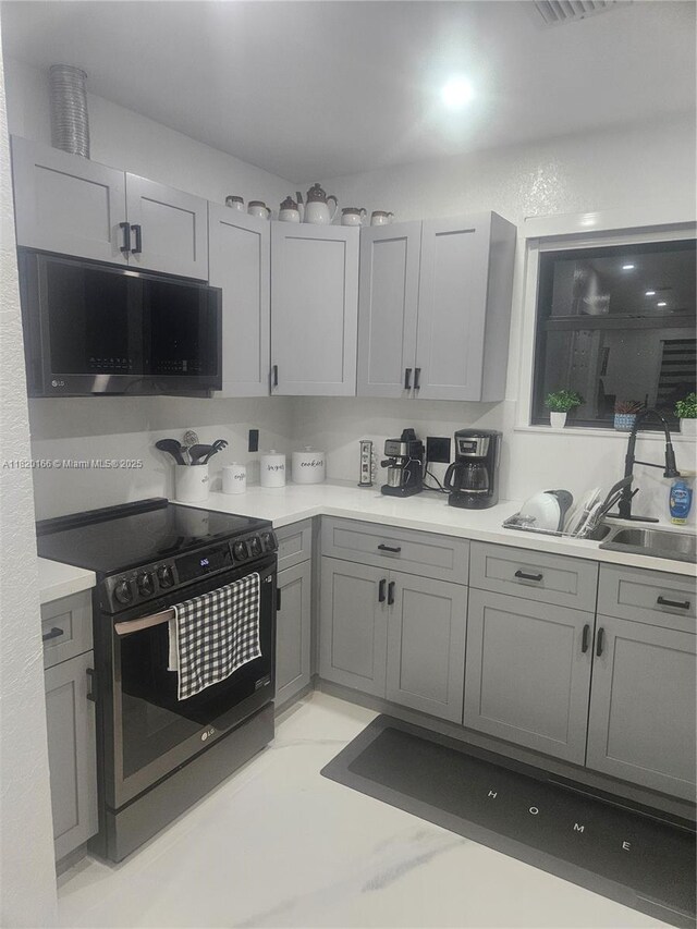 3022 NW 95th St, Miami, FL 33147 - photo 18