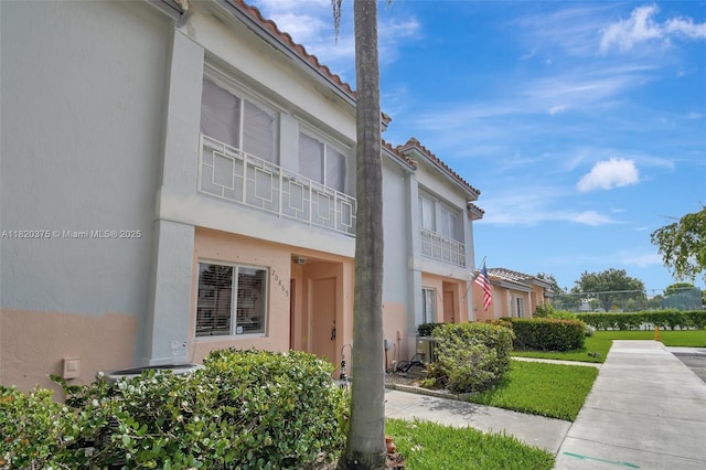 20865 NW 3rd Ln, Pembroke Pines, FL 33029 - view of side of home with stucco siding and a tile roof