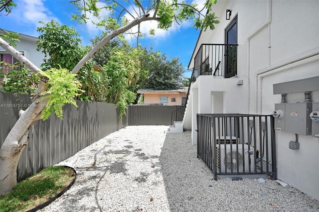 1805 SW 4th St, Miami, FL 33135 - view of fenced yard