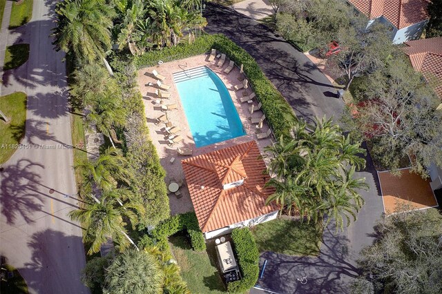 1762 E Trafalgar Cir, Hollywood, FL 33020 - aerial view of property and surrounding area with a pool area