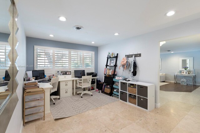 11900 SW 72nd Pl, Pinecrest, FL 33156 - home office with recessed lighting