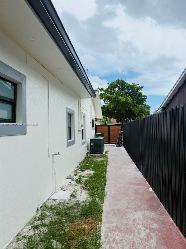 543 E 61st St, Hialeah, FL 33013 - view of yard