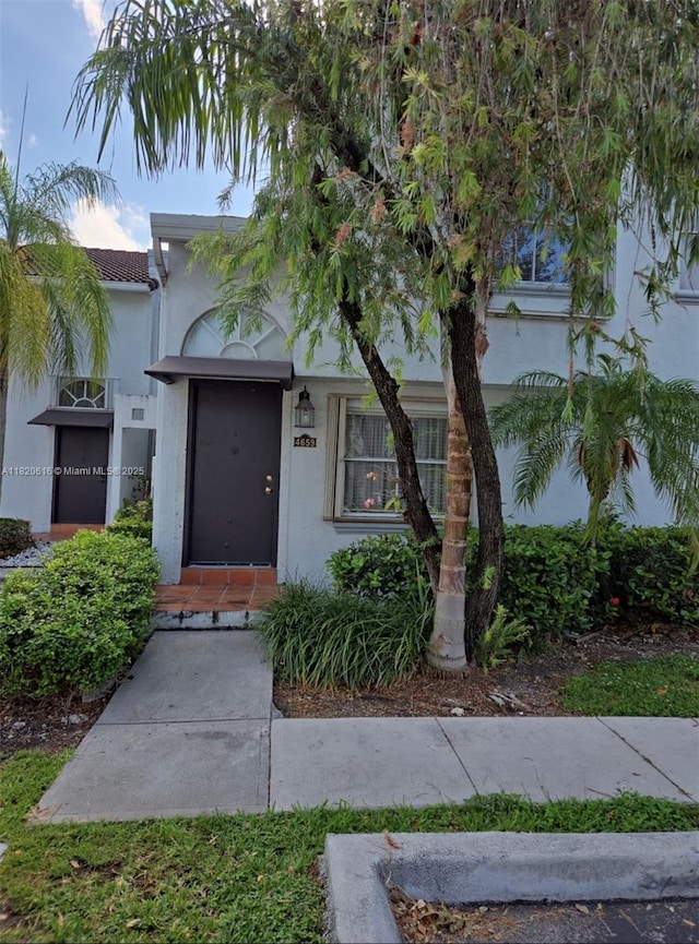 4659 NW 97th Ct Unit 35, Doral, FL 33178 - view of front facade featuring stucco siding and a tile roof
