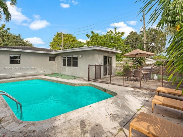 1805 N 23rd Ave, Hollywood, FL 33020 - outdoor pool with a patio area