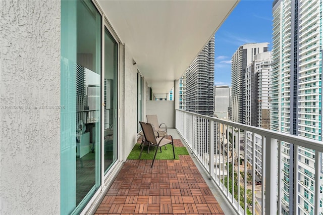 1250 S Miami Ave Unit 2210, Miami, FL 33130 - balcony featuring a view of city