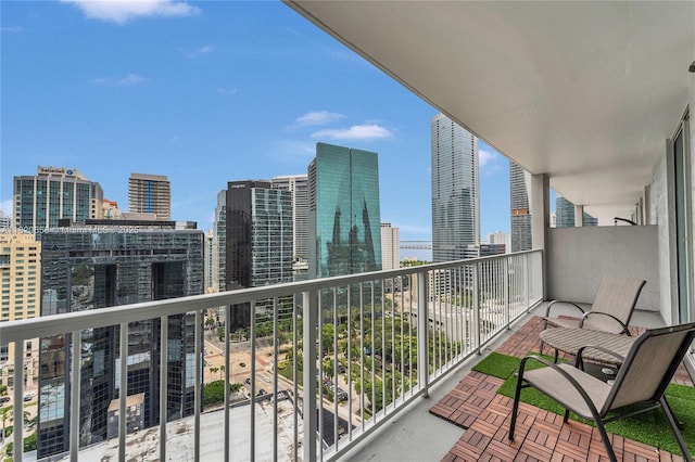 1250 S Miami Ave Unit 2210, Miami, FL 33130 - balcony featuring a skyline view