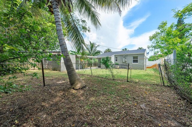 602 El Prado, West Palm Beach, FL 33405 - view of fenced backyard