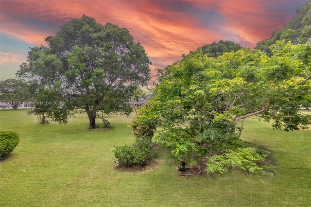 2026 Berkshire B 2026, Deerfield Beach, FL 33442 - yard at dusk with a lawn