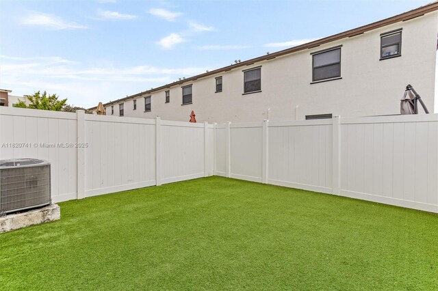 3411 W 112th Ter, Hialeah, FL 33018 - view of yard