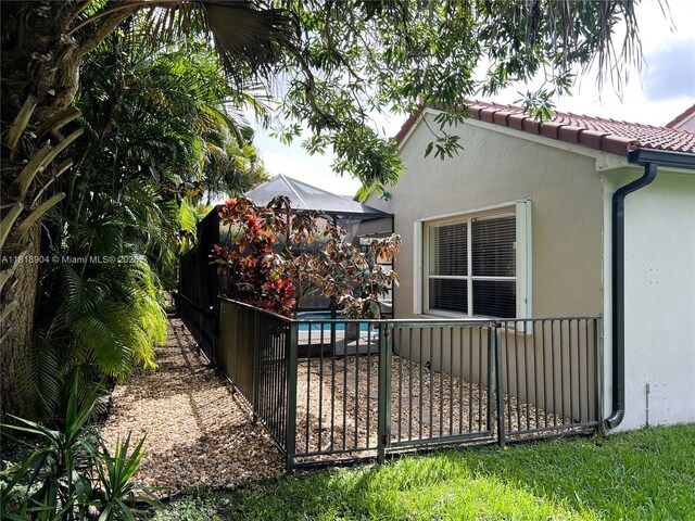 1971 Landing Way, Weston, FL 33326 - rear view of property with stucco siding, a swimming pool, a patio, and a tile roof