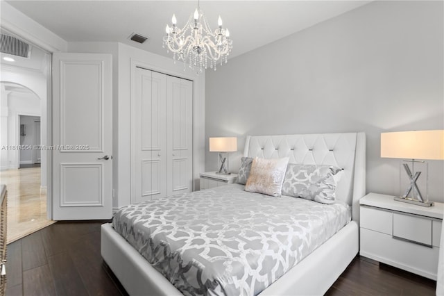 10985 Canary Island Ct, Plantation, FL 33324 - bedroom with arched walkways, wood finished floors, a closet, and a chandelier