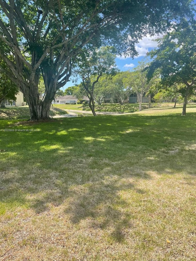 2900 Fiore Way Unit 1080, Delray Beach, FL 33445 - view of grassy yard