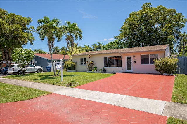 918 NE 6th St, Hallandale Beach, FL 33009 - ranch-style home with stucco siding and a front lawn