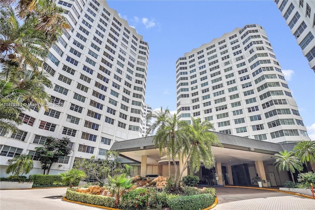 999 Brickell Bay Dr Unit 711, Miami, FL 33131 - view of apartment building / complex