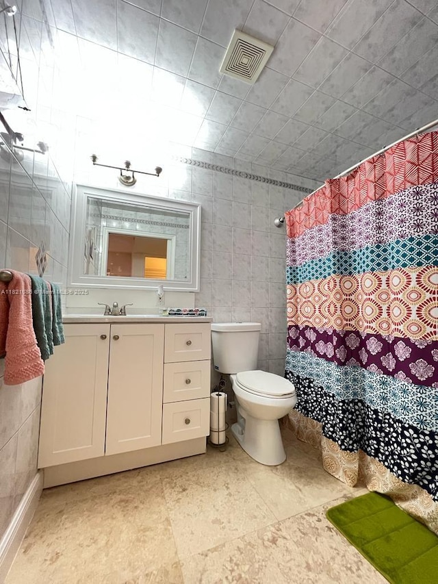 3338 Taft St, Hollywood, FL 33021 - bathroom with vanity and curtained shower