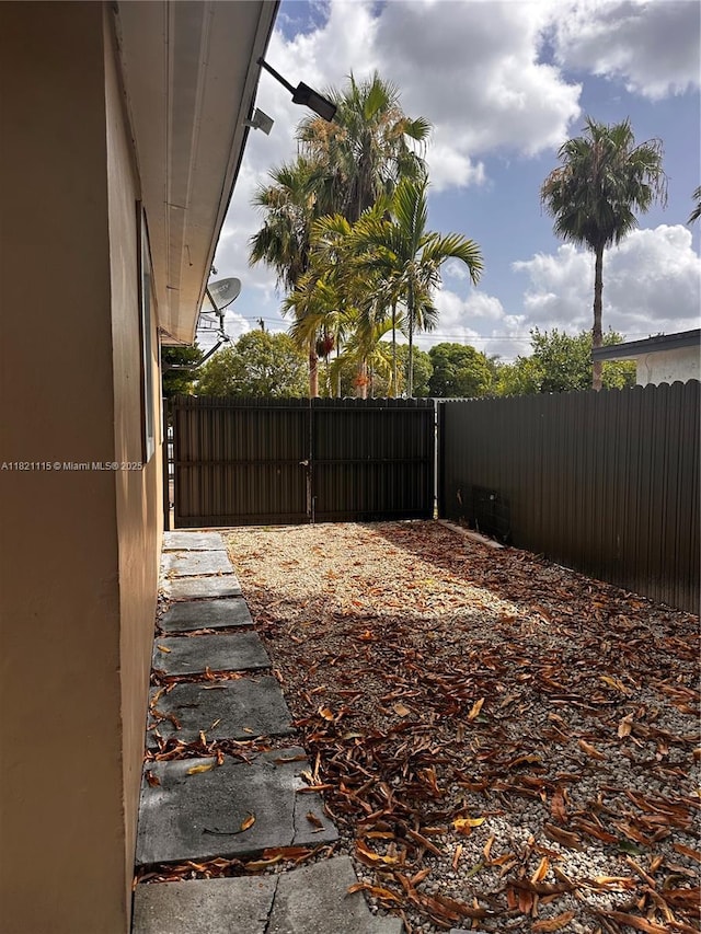3250 NW 174th St, Miami Gardens, FL 33056 - view of yard